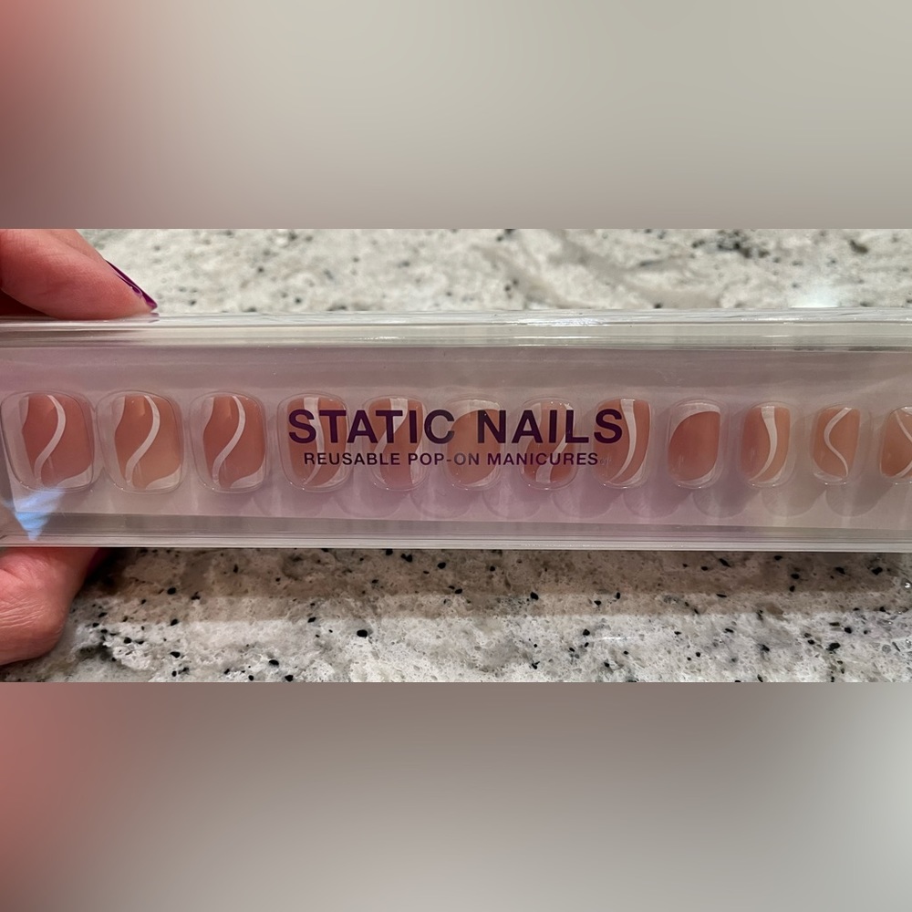 Static Nails reusable pop-on manicures-square